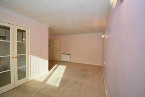 LIVING ROOM- click for photo gallery